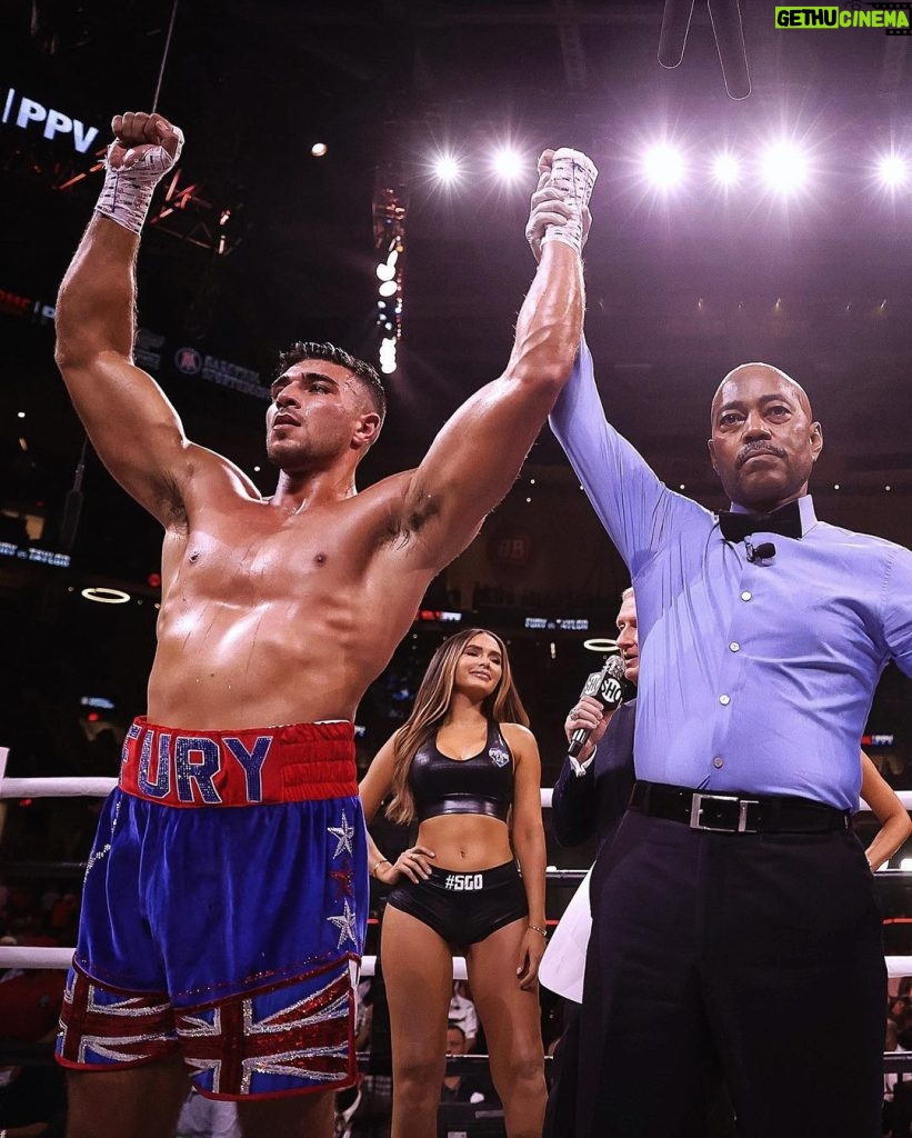 Tommy Fury Instagram - Every boxers dream is to fight in America…. Last night at age 22, my dream came true. Thank you Cleveland❤️ Cleveland, Ohio