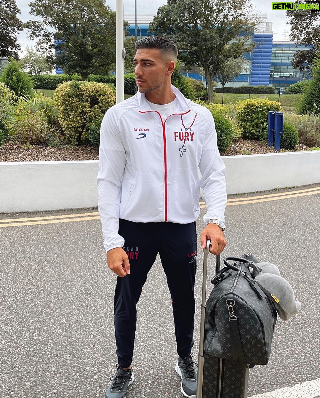 Tommy Fury Instagram - Let’s get it🇺🇸 Heathrow Airport