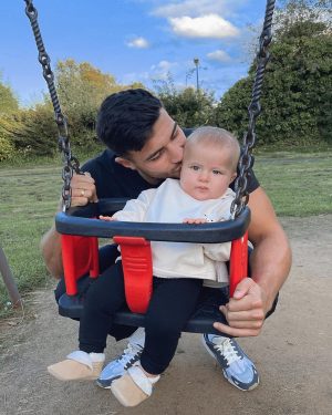 Tommy Fury Instagram - You make daddy’s world go round ❤️