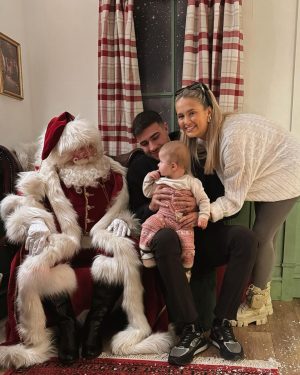 Tommy Fury Instagram - BamBam’s first Christmas 🎅🏼❤️