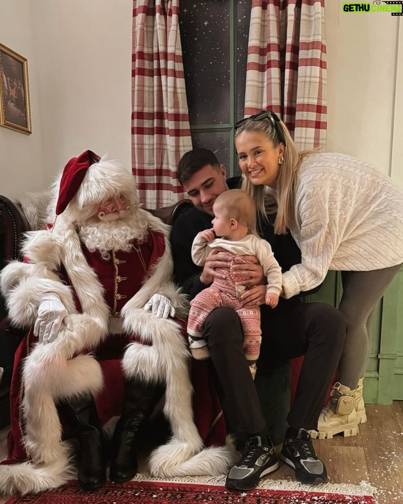 Tommy Fury Instagram - BamBam’s first Christmas 🎅🏼❤️