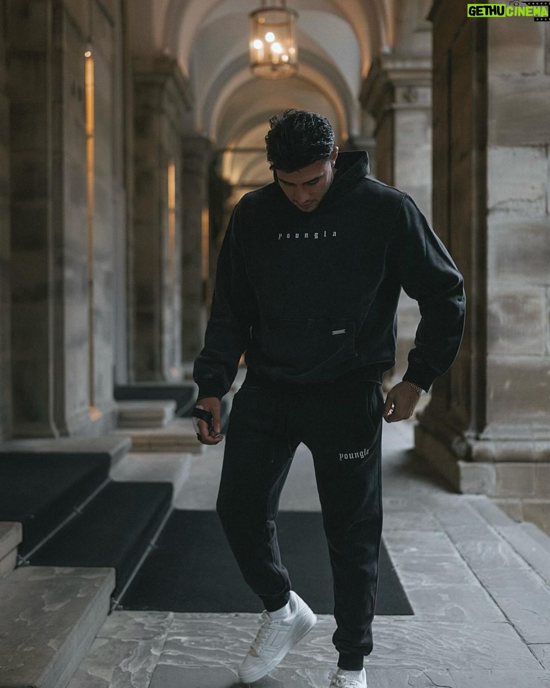 Tommy Fury Instagram - Recovery days 👟 @youngla ad