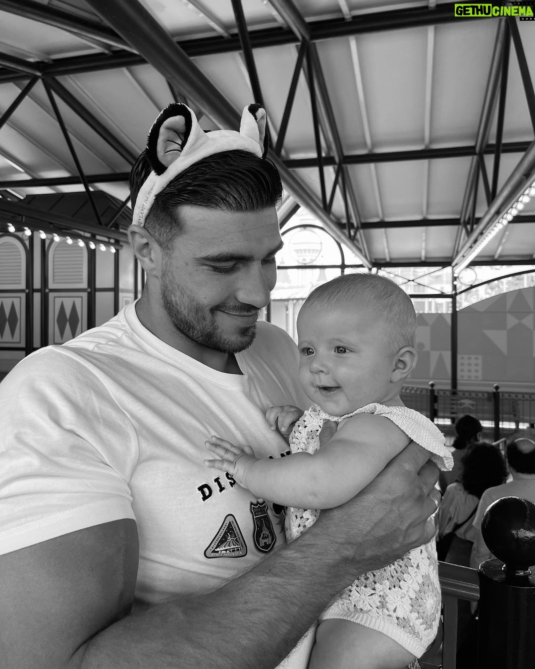 Tommy Fury Instagram - Always better when we’re together🤍 Disneyland Paris