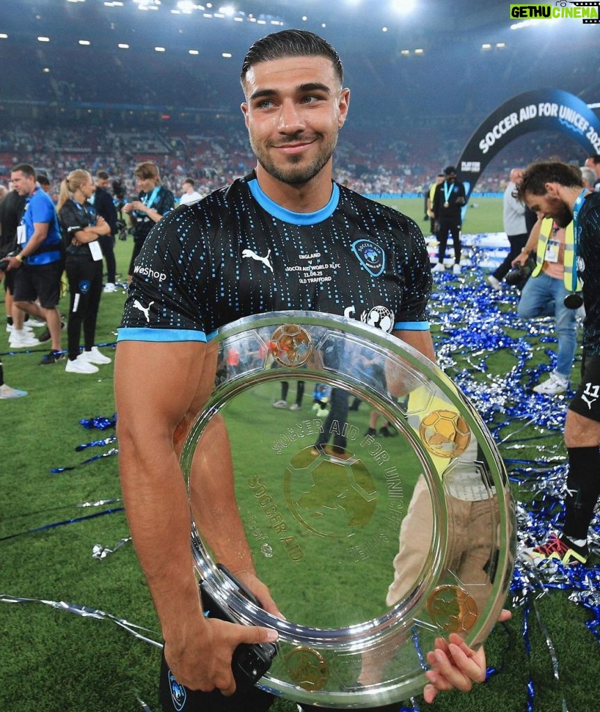Tommy Fury Instagram - SOCCER AID CHAMPS!⚽♥🌎 (I think I’ll be leaving it to the professionals🤣)… What an incredible opportunity and an incredible cause!!! @unicef @socceraid Old Trafford Football Stadium