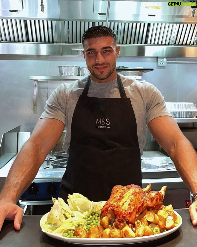 Tommy Fury Instagram - Excited to announce I am now an Ambassador for @marksandspencer 🥣… excited for what’s to come! @marksandspencerfoodpr #ad