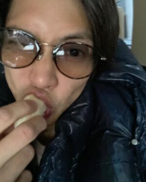 Tomohisa Yamashita Instagram - 今日も早朝から撮影です！
朝食はバナナとおにぎりとゆで卵でした。🍌
今日も1日頑張ってきます！

引き続き体調管理に気をつけてください！

Early morning shoot today!
I had eggs, banana, and an onigiri for breakfast. 
I'll keep pushing forward and do my best today!

Take care!

#バナナ
#朝食
#ゆで卵
#おにぎり