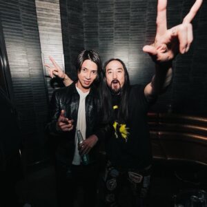Tomohisa Yamashita Instagram - 世界的に活躍するDJ
スティーブ青木さんのご自宅に招いてもらい、そして、その後にショーに
招待して頂きました。
会場の一体感や、熱量が本当に凄かったです。一流の、パフォーマンスをすぐ近くから見て、沢山のインスピレーションを頂きました。そして早く僕もコンサートがやりたくて仕方なくなりました。スティーブさん！
本当にいい経験ができました！
ありがとう！

Steve Invited me to his house and show. 
The sense of unity and the amount of heat at the venue was really amazing.  I got a lot of inspiration from seeing the prestigious performance from a really close distance. The show was amazing  and that makes me want to do a concert, I couldn't help it. Steve!
I had a really good experience!
Thank you so much! 

@steveaoki