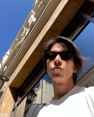 Tomohisa Yamashita Instagram - フランスでの生活も2ヶ月が過ぎました。仲間に支えられながら毎日全力でやってます。
できあがった、作品がみんなに見てよかったと思ってもらえるように、今日も頑張ってきます！

Two months have passed since I came to France.  I do my best every day with the support of the cast and crew.
I will continue to do my best today so that everyone will be happy to see the final product.