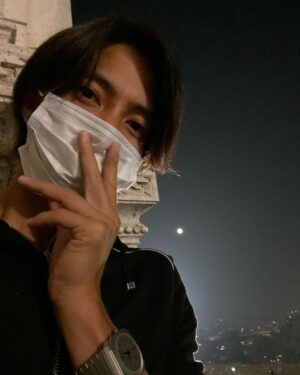 Tomohisa Yamashita Instagram - 街を散歩してきました！
夜は結構冷えます。皆さんも季節の変わり目体調に気をつけてください！

仕事頑張った後のビールって美味しすぎる。🍺

I took a nice walk in the city!
It gets quite cold at night, I hope you all are taking care of your self.
Beer after working hard is just too good.