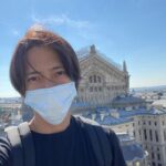 Tomohisa Yamashita Instagram - 翔くん相葉くんご結婚おめでとうございます。 翔くんがまだ学ランを来ていた頃、 着こなしが本当にお洒落でかっこよくて、中学生になりたての僕は、憧れて同じローファーを買って、ボタンを二つ外して登校していました。笑 相葉くんは、小学生の時 初めてのドラマで共演させて頂きました。その時、僕の知らない音楽を教えてくれて、それが本当にかっこよくて、すぐCDを買って、今でもその音楽を聞き返す事があります。今思えば音楽が好きになる入り口だったかもしれません。 2人とも最高に優しいお兄さんでした。ありがとうございます！ どうぞ末長くお幸せに。心からの祝福をお贈りいたします。 Sho-kun, Aiba-kun, Congratulations on your wedding! I remember when When Sho-kun was still rocking that High school uniform. The way he dressed even then was so fashionable. I was a junior high school student, but I wanted to buy the same loafers and wear my jacket unbuttoned the same way to school. Haha When I was in the 6th grade I co-starred in my first drama with Aiba-kun. At that time, he showed me a new world of music that I didn't know,. I bought the CD right away and I still listen to it sometimes. Now that I think about it, it maybe where my love for music started. Both of them were the kindest brothers. Thank you! Please be happy for a long time. I would like to give you my heartfelt blessing.