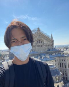 Tomohisa Yamashita Instagram - 翔くん相葉くんご結婚おめでとうございます。 翔くんがまだ学ランを来ていた頃、 着こなしが本当にお洒落でかっこよくて、中学生になりたての僕は、憧れて同じローファーを買って、ボタンを二つ外して登校していました。笑 相葉くんは、小学生の時 初めてのドラマで共演させて頂きました。その時、僕の知らない音楽を教えてくれて、それが本当にかっこよくて、すぐCDを買って、今でもその音楽を聞き返す事があります。今思えば音楽が好きになる入り口だったかもしれません。 2人とも最高に優しいお兄さんでした。ありがとうございます！ どうぞ末長くお幸せに。心からの祝福をお贈りいたします。 Sho-kun, Aiba-kun, Congratulations on your wedding! I remember when When Sho-kun was still rocking that High school uniform. The way he dressed even then was so fashionable. I was a junior high school student, but I wanted to buy the same loafers and wear my jacket unbuttoned the same way to school. Haha When I was in the 6th grade I co-starred in my first drama with Aiba-kun. At that time, he showed me a new world of music that I didn't know,. I bought the CD right away and I still listen to it sometimes. Now that I think about it, it maybe where my love for music started. Both of them were the kindest brothers. Thank you! Please be happy for a long time. I would like to give you my heartfelt blessing.