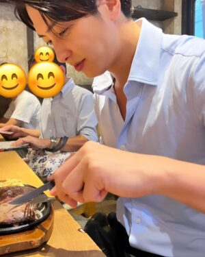 Tomohisa Yamashita Instagram - 食欲の秋。って事で最近食欲旺盛です:)

These have been my food adventures as of lately. 
In japan, autumn is the best time for eating saury fish. Definitely try it sometime!

#秋刀魚
#ランチ
#ナン