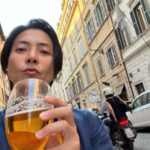 Tomohisa Yamashita Instagram - ヨーロッパは夜10時位まで太陽が出ていて明るいので、少し得した気分になりました。僕は昔から夏が大好きで、今も満喫しています。🍺 みんなはどの季節がすきですか？ In Europe, the sun is out and bright until about 10:00 p.m., so I feel like I'm getting a little more out of each day. I have always loved summer and am enjoying it to the fullest🍺. Which season is your favorite? #さんぽ #生ビール #ビアガーデン