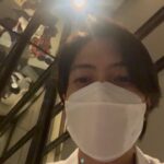 Tomohisa Yamashita Instagram - 神の雫。10ヶ月に渡る長期の撮影でした。 当初コロナの影響でスケジュールが大幅に変更になり、もしかしたら神の雫への参加が難しいかもしれない。という状況にもぶつかりました。ですが、色々な方のサポート、そして沢山の奇跡が重なり、撮了を、迎えることが出来ました。 本当に感謝です。3カ国を共に旅したスタッフ、キャストとは家族のような支え合える関係を築く事ができました。また一つ人生の最高の瞬間を味わう事ができました。 Drops of God. The initial shooting schedule was changed drastically due to the pandemic and it turned into a long-term 10 month shoot. There was also a chance that the production might not proceed. However, with the support of various people and many miracles, we were able to reach the end of the shoot . I'm so grateful that I was able to build a supportive family-like relationship with the amazing cast and crew and traveling together across three different countries. I will remember this as one of the most enjoyable moments in my life. #家族旅行 #神の雫 #dropsofgod