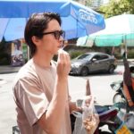Tomohisa Yamashita Instagram – タイでの撮影で、新たな出会いや経験にワクワクしていました。料理も最高で休みの日は食べ歩いていました。すごく美味しかったです！

There were so many exciting encounters and experiences while shooting in aThailand!
I spent my days off enjoying the food culture – especially the food stands!
Delicious!

#屋台飯 
#食べ歩きグルメ 
#タイ料理