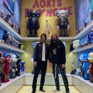 Tomohisa Yamashita Instagram - 世界的に活躍するDJ
スティーブ青木さんのご自宅に招いてもらい、そして、その後にショーに
招待して頂きました。
会場の一体感や、熱量が本当に凄かったです。一流の、パフォーマンスをすぐ近くから見て、沢山のインスピレーションを頂きました。そして早く僕もコンサートがやりたくて仕方なくなりました。スティーブさん！
本当にいい経験ができました！
ありがとう！

Steve Invited me to his house and show. 
The sense of unity and the amount of heat at the venue was really amazing.  I got a lot of inspiration from seeing the prestigious performance from a really close distance. The show was amazing  and that makes me want to do a concert, I couldn't help it. Steve!
I had a really good experience!
Thank you so much! 

@steveaoki
