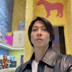 Tomohisa Yamashita Instagram - 世界的に活躍するDJ スティーブ青木さんのご自宅に招いてもらい、そして、その後にショーに 招待して頂きました。 会場の一体感や、熱量が本当に凄かったです。一流の、パフォーマンスをすぐ近くから見て、沢山のインスピレーションを頂きました。そして早く僕もコンサートがやりたくて仕方なくなりました。スティーブさん！ 本当にいい経験ができました！ ありがとう！ Steve Invited me to his house and show. The sense of unity and the amount of heat at the venue was really amazing. I got a lot of inspiration from seeing the prestigious performance from a really close distance. The show was amazing and that makes me want to do a concert, I couldn't help it. Steve! I had a really good experience! Thank you so much! @steveaoki Las Vegas, Nevada
