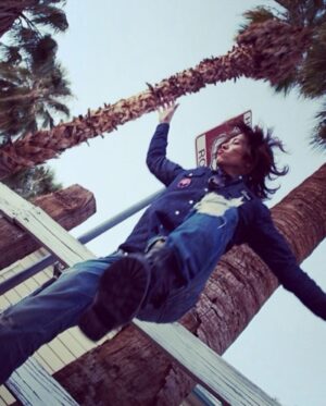 Tomohisa Yamashita Instagram - 10年前にアメリカ横断の旅に出て、ルート66を旅させてもらいました。
そこで、英語勉強したい。って強く思って。少しは成長できたかなぁと自問自答しています。まだまだだな。
今回、かなり弾丸ツアーではありますが、仕事があり一瞬、LAに来て、サンタモニカのルート66の終着点まで行ってきました。感慨深いです。
僕の旅はまたここから始まる。
そういう思いで頑張ります！

Ten years ago, I embarked on a trip across the United States and traveled on Route 66.
That trip made me want to learn English. 
Now I’m asking self if I improved?
Not enough,but Im getting closer day by day.
This time, for a moment I had a really quick trip to la for work so I went to the end point of Route 66 in Santa Monica.  I am kinda moved.
 My journey starts here again.
 I will do my best with that in mind!