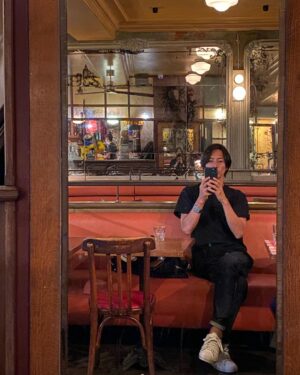 Tomohisa Yamashita Instagram - フランスでの生活も2ヶ月が過ぎました。仲間に支えられながら毎日全力でやってます。
できあがった、作品がみんなに見てよかったと思ってもらえるように、今日も頑張ってきます！

Two months have passed since I came to France.  I do my best every day with the support of the cast and crew.
I will continue to do my best today so that everyone will be happy to see the final product.