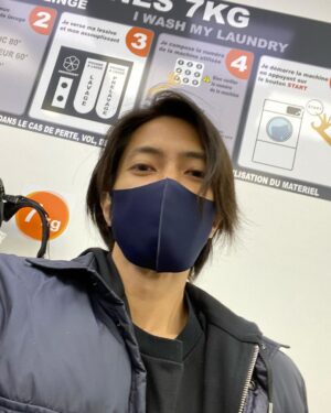 Tomohisa Yamashita Instagram - フランスでの生活も2ヶ月が過ぎました。仲間に支えられながら毎日全力でやってます。
できあがった、作品がみんなに見てよかったと思ってもらえるように、今日も頑張ってきます！

Two months have passed since I came to France.  I do my best every day with the support of the cast and crew.
I will continue to do my best today so that everyone will be happy to see the final product.