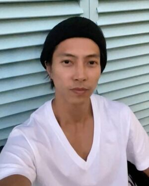 Tomohisa Yamashita Instagram - ワインを学ぶ中で時間の大切さに気づく事ができました。みんなと過ごした時間が大切な絆を持たせてくれたと思います。これからの時間が更に素敵なものになる様がんばります。

While I’m learning about wine, I realized the importance of time.  I think the time I spent with everyone gave me an important bond.  I will do my best how to take that for granted