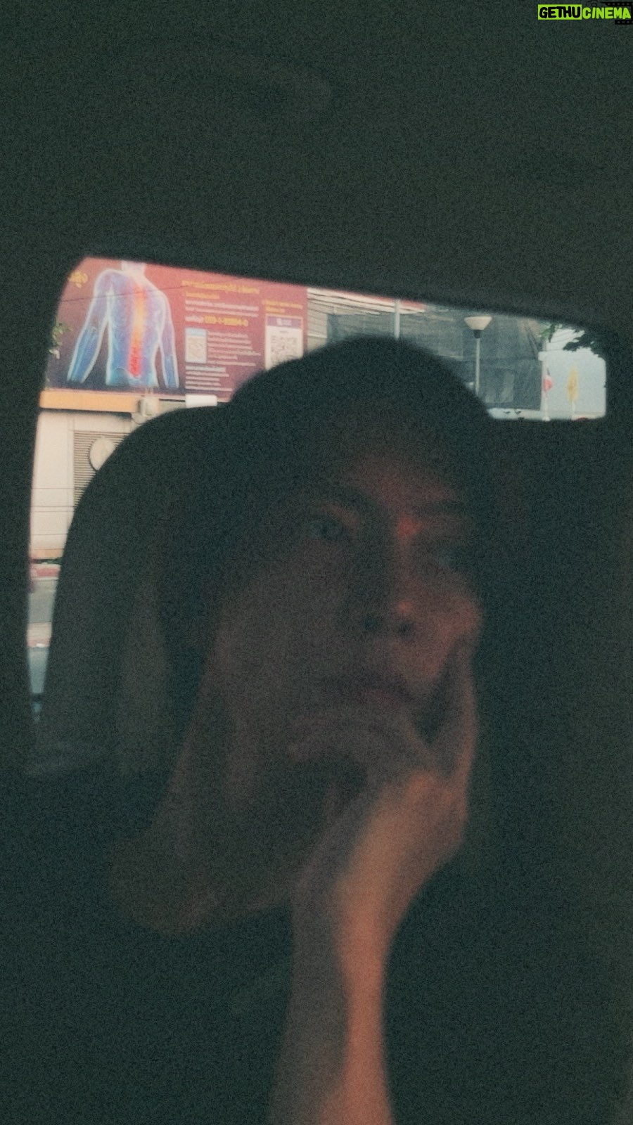 Tomohisa Yamashita Instagram - 僕にとって記念すべき日。今日から神の雫が配信されます。 この機会を作ってくれた全ての方に心より感謝。 忘れられない思い出ばかりです。それではいい週末を🤟🏻🍷 Pour yourself a big glass and drink in the drama. #DropsOfGod is now streaming on Apple TV+ Savor the scandal with your first sip of #DropsOfGod, now streaming on @appletv @fleurgeffrier