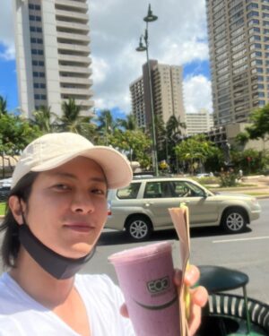 Tomohisa Yamashita Instagram - 朝のスムージーからの昼寝が最高に贅沢で幸せでした。🕶

I had a smoothie in the morning. Then I took a nap and it was great as you know.lol

我喜欢睡午觉🕶

#昼寝
#スムージー