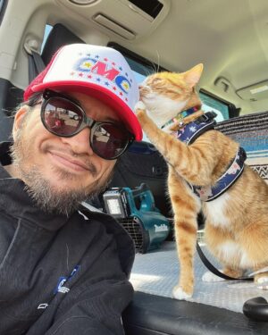 Tomoya Nagase Instagram - AVCCライダーの皆さま。
あなた達との最高の時間に感無量。
あなた達が居てくれるからレースが面白くなるんです。
危険や恐怖を恐れず参加しててくれてありがとうございます。
必ずまたサーキットで。　

無事完走して戻ってきたら、よく頑張ったと頭を撫でてくれました。
#いつもありがとう
#以上