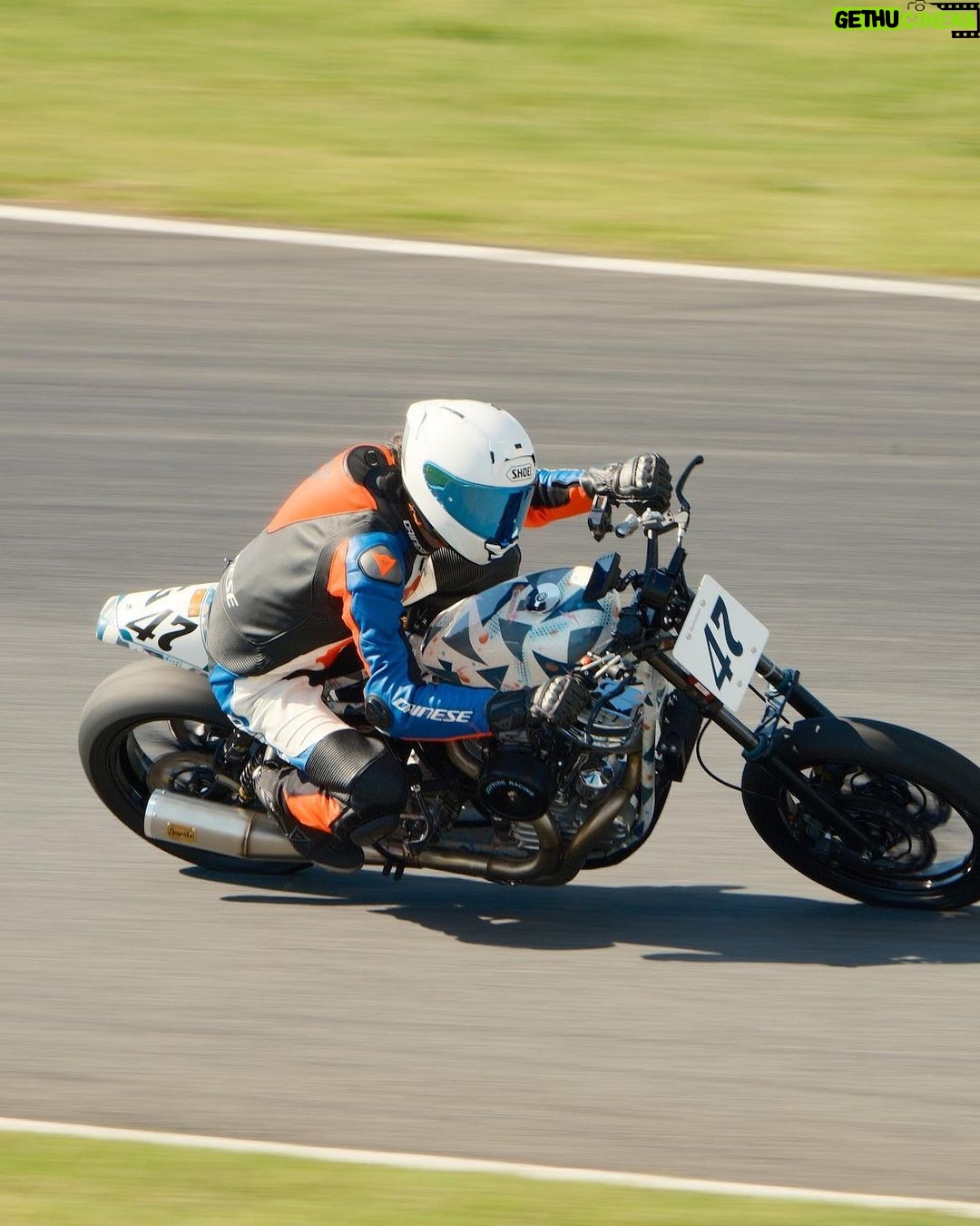 Tomoya Nagase Instagram - @joyridespeedshop @rough_motorcycle_garage @gen_loveearart @challenger_brigade @avcc_info #筑波サーキット #47 #いつもカッコいい写真 #ありがとう @ingly_mongly
