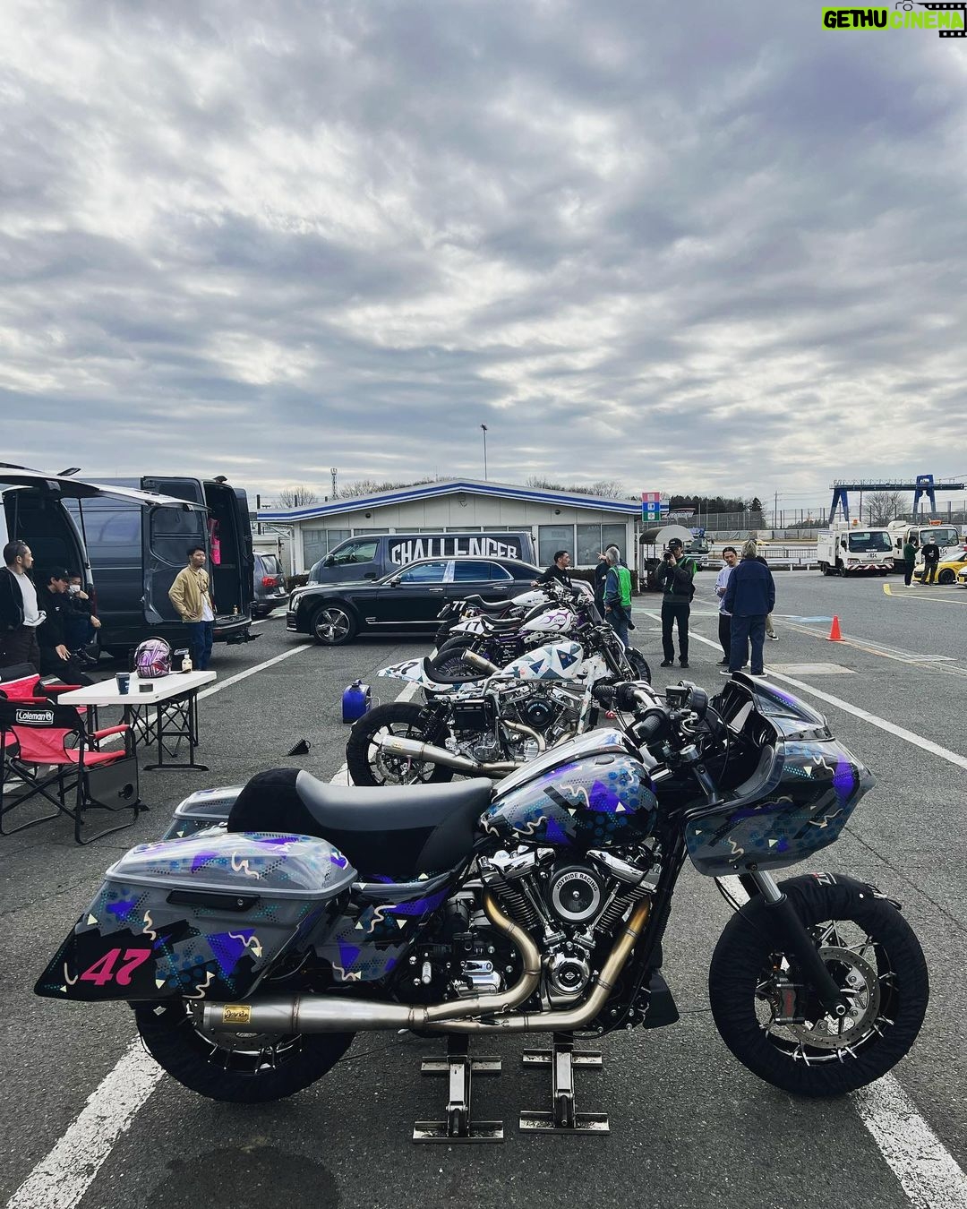 Tomoya Nagase Instagram - #筑波サーキット @joyridespeedshop @gen_loveearart @rough_motorcycle_garage @riser_magazine @harleydavidson @harleydavidsonjapan @challenger_brigade #challengerracing #47