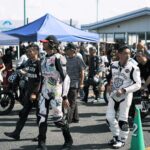 Tomoya Nagase Instagram - レースの良さを教えてくれとよく聞かれます。そこで大体僕は、レースには生きるか死ぬかの問題が常に目の前にあるから日常的な問題が大したことじゃなくなるんだ。と答えると大体ドン引きしてます。日本人の弱体化が進んでいるのか僕の頭がおかしいかのどっちかです。とりあえず僕の頭のせいにしておきましょう。 @rough_motorcycle_garage #52 @challenger_brigade #47 @joyridespeedshop #77 @avcc_info @mooneyesjp