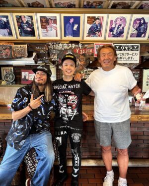 Tomoya Nagase Instagram - #店長
#長州さん
#スマイル
#以上