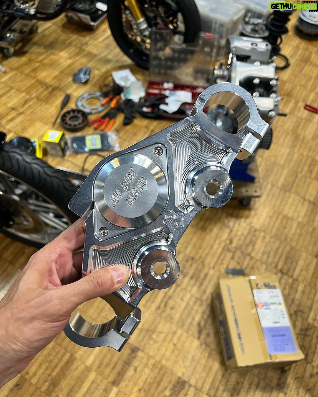 Tomoya Nagase Instagram - Bugger Racer Project. @kensfactory @joyridespeedshop @challenger_brigade #47