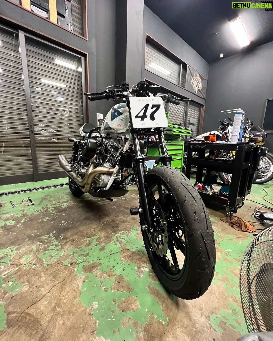 Tomoya Nagase Instagram - @avcc_info @yoshimura_japan_official @joyridespeedshop @rough_motorcycle_garage @challenger_brigade #challengerracing #harleydavidson #panhead #47
