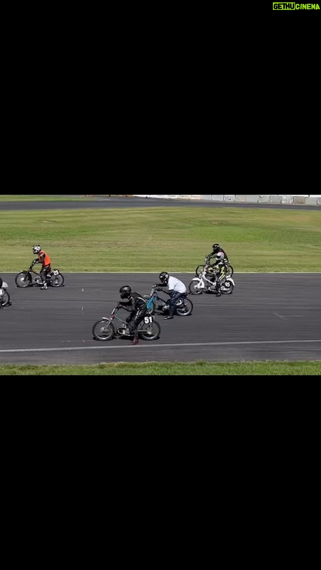 Tomoya Nagase Instagram - @bobl64 @yoshimura_japan_official @challenger_brigade #チャレンジャーレーシング #85 #1heat #1lap #n50b #supercab #c100