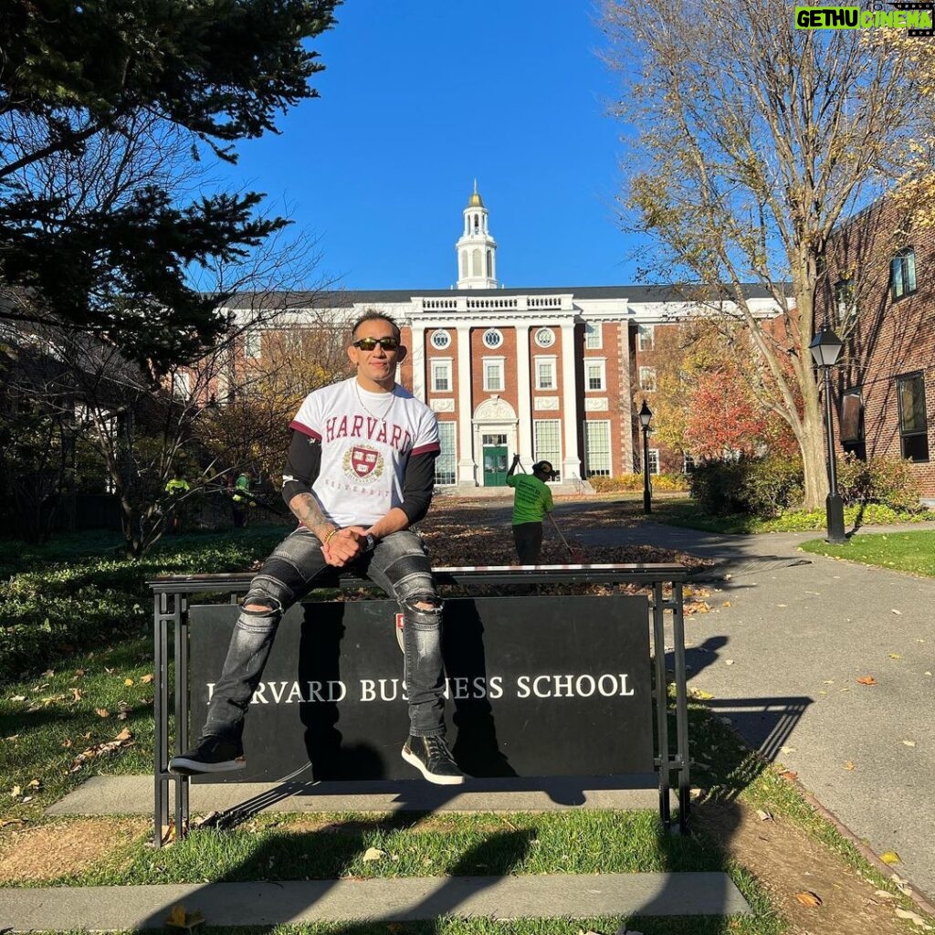 Tony Ferguson Instagram - “A Man Cannot Discover New Oceans Unless He Has The Courage To Lose Sight Of The Shore” B# Sharp 🎶 Crew🍃- Champ 🚣‍♂️💨🍃 -CSO- 🇺🇸🏆🇲🇽 Cambridge, MA # Harvard🏫University 🤼‍♂️