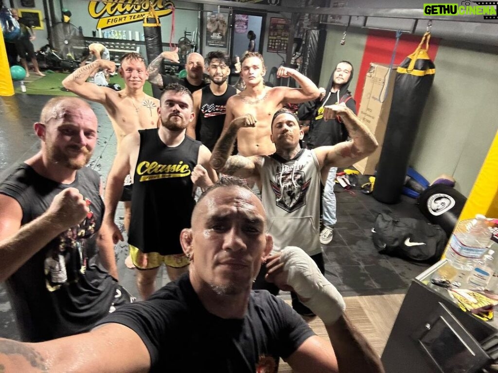 Tony Ferguson Instagram - “Keepin’ It Classy” Solid🤝Session @classicfightteam 🥇 # ProTeamPractice 💪🦹‍♂️👍 -CSO- 🇺🇸🏆🇲🇽 # 🦅 # McnuggetMonday # AllTheSauce 🥫Week 2