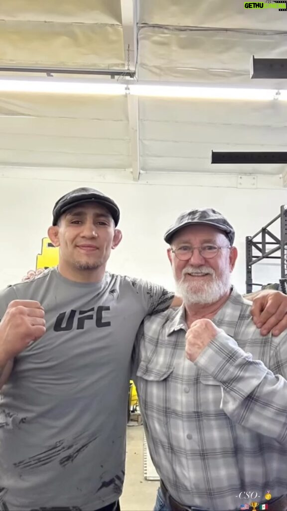 Tony Ferguson Instagram - “Teamwork Makes The Dreamwork” 🙏 Thank You For Taking The Time To Show Me The Business & For Trusting Me W/ The Company ✍️💨🍃I Won’t Let You Down 🤼‍♂️, Thanks Again To My Good Friend, Coach🎓K, One Solid Individual I Respect- Champ 🥷 -CSO- 🇺🇸🏆🇲🇽 # Apprentice 🎓 # LeadByExample 🏃‍♂️💨🍃