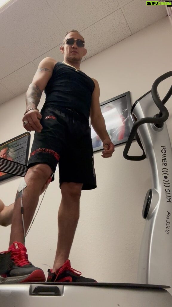 Tony Ferguson Instagram - “Super🌊Waves” ARPwave Neuro🧠Therapy Protocols On The🦵Legs Is Much Different Than The💪Upperbody 💯 Holy🤣Shit What A Rush ⚡️🦹‍♂️⚡️ 8 Sets Of Deep Squats On The Vibe Plate Increasing Electro Frequencies (Strength) After Each Set 😵‍💫🤌 Setting That Bitch In Reverse Makes For A Great Day *mack* 🤦‍♂️ Side✍️Note: Reversing Polarity On The Rx Black Definitely Made The Sack Electro🔋Static 👀 Fuckin’ A🍃- Champ 🥇 -CSO- 🇺🇸🏆🇲🇽 # 🔛ToTheNext1 # Zzzt⚡️Zzzt⚡️