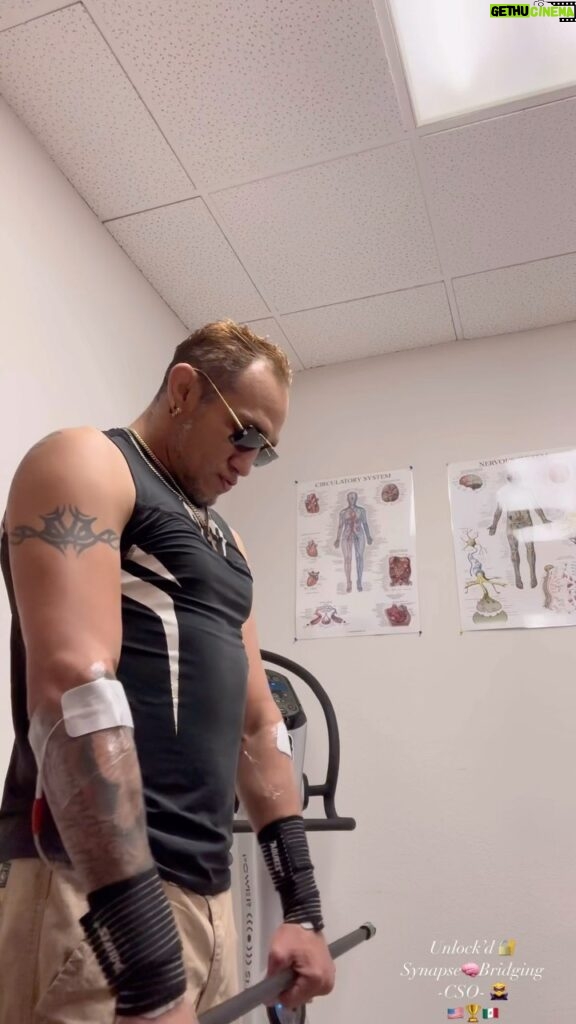 Tony Ferguson Instagram - “Unlock’d 🔐” Building🤝Strong Bridges 🌉 Synapse⚡️Therapy 🧠 Neuro Pathways Activated # Makin’ It Happen 💯 Road-2-Success 🔛 - Champ 💪🦹‍♂️🤚 -CSO- 🇺🇸🏆🇲🇽 #ARPWave ⚡️🌊 Thanks My Recovery Fam 🥇