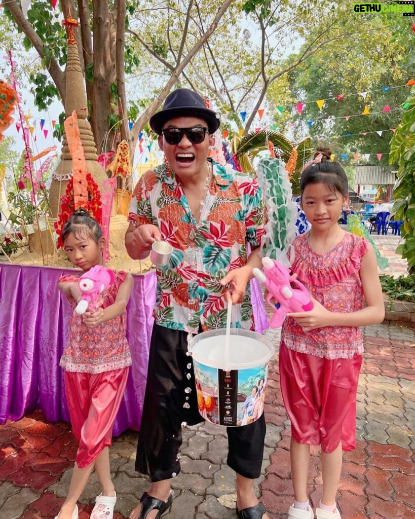 Tony Jaa Instagram - Happy songkran day!!!😂🙏🎊🎉