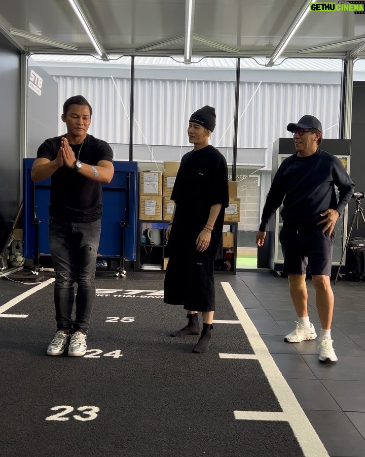 Tony Jaa - 63.7K Likes - Wai Kru Muay Thai
ไหว้ครูมวยไทย พรหมสี่หน้า
#jacksonwang
#waikrumuaythai
#ไหว้ครูมวยไทย
#มวยไทย