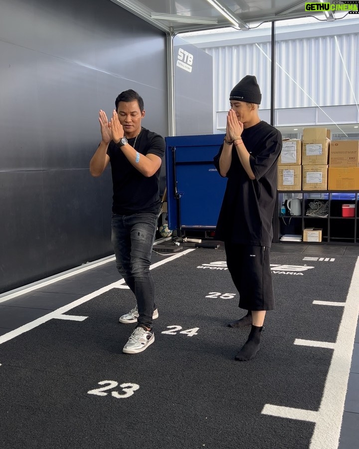 Tony Jaa - 63.7K Likes - Wai Kru Muay Thai
ไหว้ครูมวยไทย พรหมสี่หน้า
#jacksonwang
#waikrumuaythai
#ไหว้ครูมวยไทย
#มวยไทย