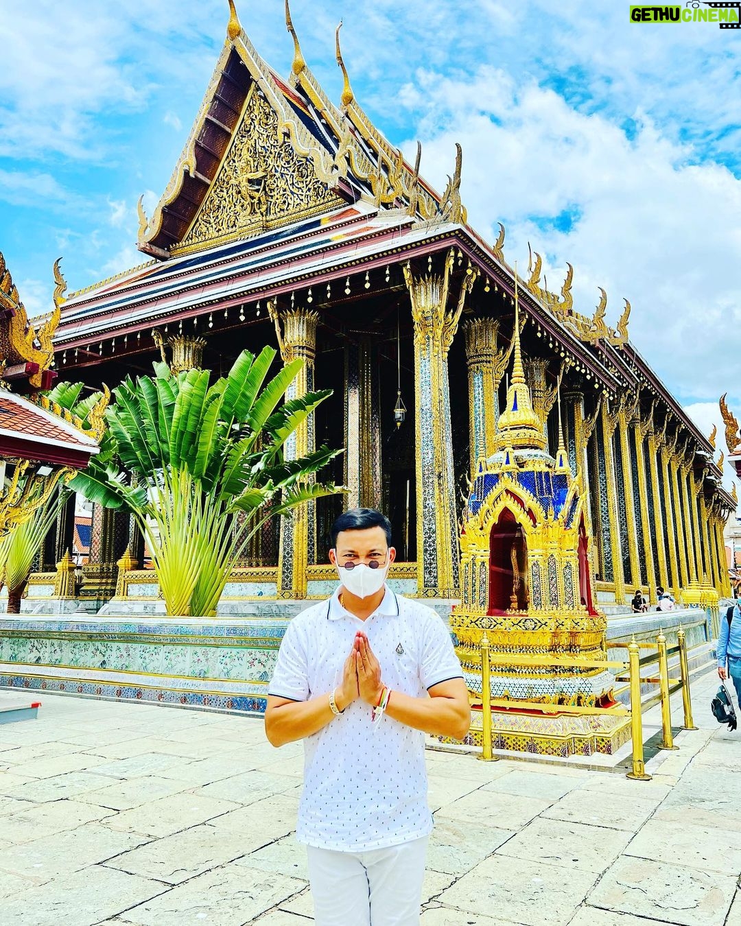 Tony Jaa Instagram - The Temple of the Emerald Buddha ” ” The Grand Palace “วัดพระแก้ว (วัดพระศรีรัตนศาสดาราม) วัดพระศรีรัตนศาสดาราม วัดพระแก้ว