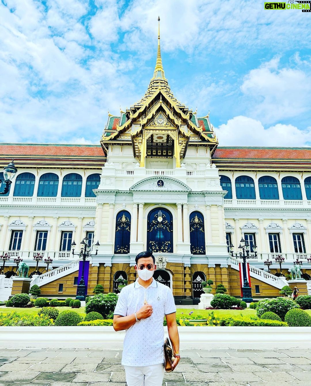 Tony Jaa Instagram - The Temple of the Emerald Buddha ” ” The Grand Palace “วัดพระแก้ว (วัดพระศรีรัตนศาสดาราม) วัดพระศรีรัตนศาสดาราม วัดพระแก้ว