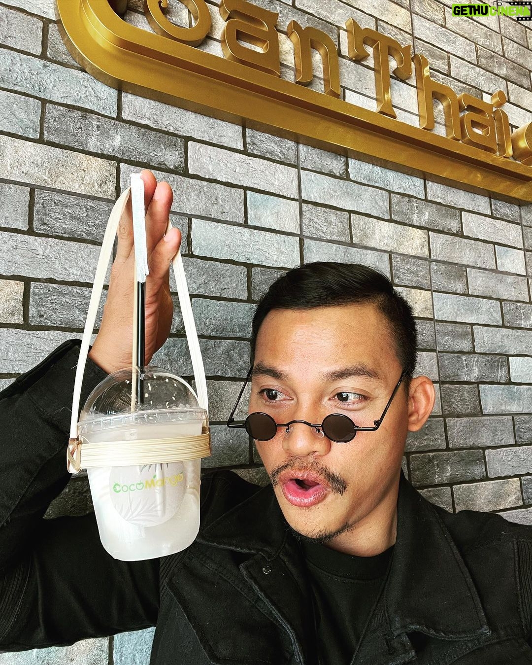 Tony Jaa Instagram - Coco mango 🥭 in Dubai 🙏🥭🥭🕌❤️