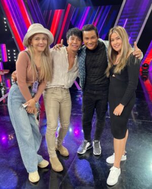 Tony Jaa Instagram - ร้องข้ามกำแพง กับ 4ยอดกุมาร 
@konglha_30  @singtonumchok  @brajaojoke @tonyjaaofficial 
ไม่ได้เจอกันนานแล้ว ดีใจมากที่ได้เจอกัน 
@thewallsong_official 
#ร้องข้ามกำแพง 
#4ยอดกุมาร