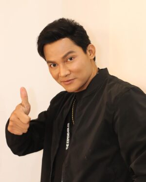 Tony Jaa Instagram - Have a great day 🙏🐘🎥❤️