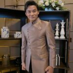 Tony Jaa Instagram - @varichsuit ชุดสูทผ้าไหมไทย #varichsuit