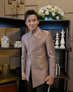 Tony Jaa Instagram - @varichsuit 
ชุดสูทผ้าไหมไทย  #varichsuit